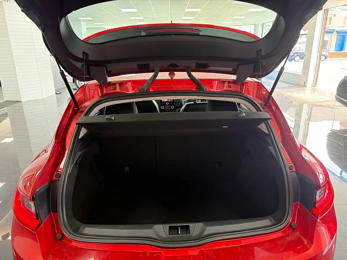 Used 2017 Renault Megane Dynamique Nav Red - Interior and Exterior details 9