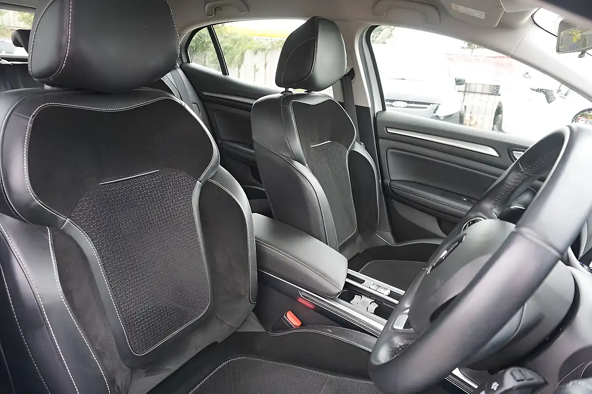 Used 2017 Renault Megane Dynamique Nav Silver - Interior and Exterior details 11