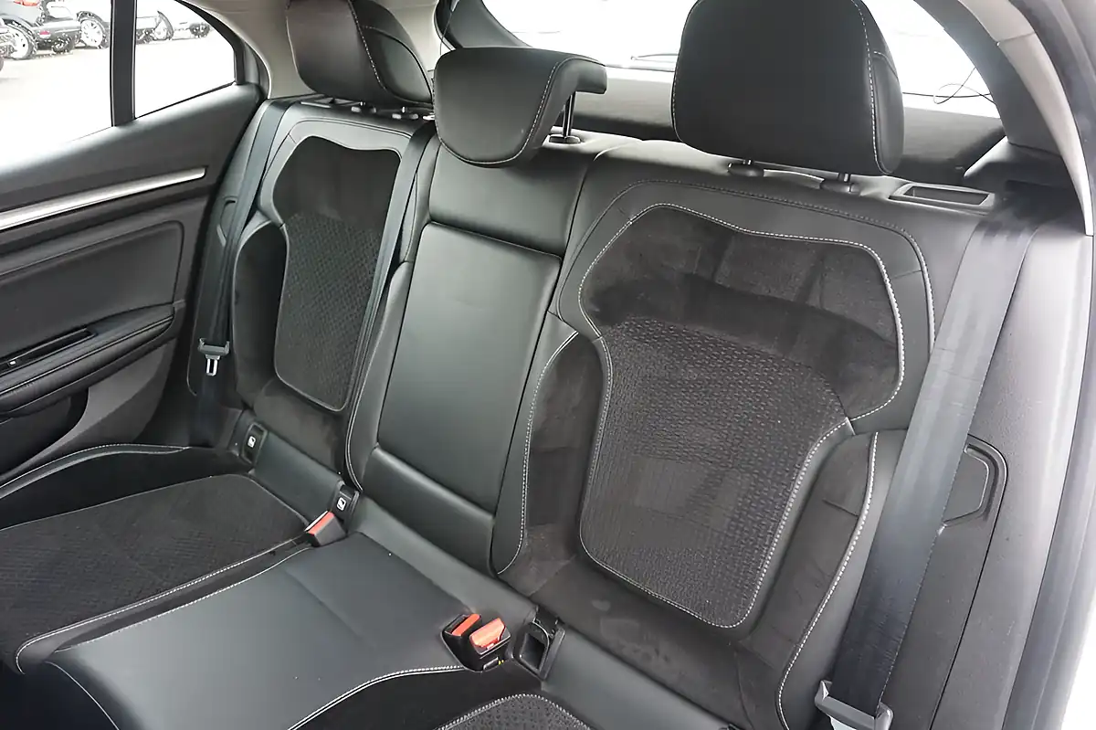 Used 2017 Renault Megane Dynamique Nav Silver - Interior and Exterior details 13