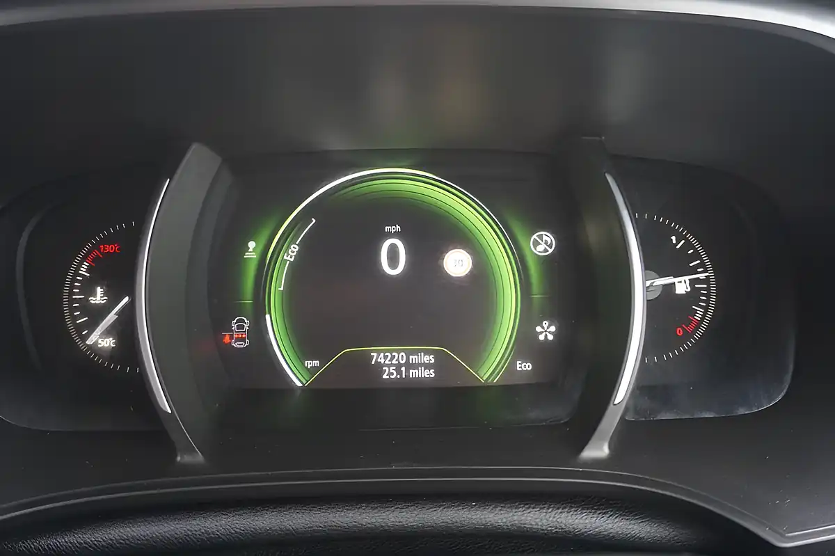 Used 2017 Renault Megane Dynamique Nav Silver - Interior and Exterior details 14
