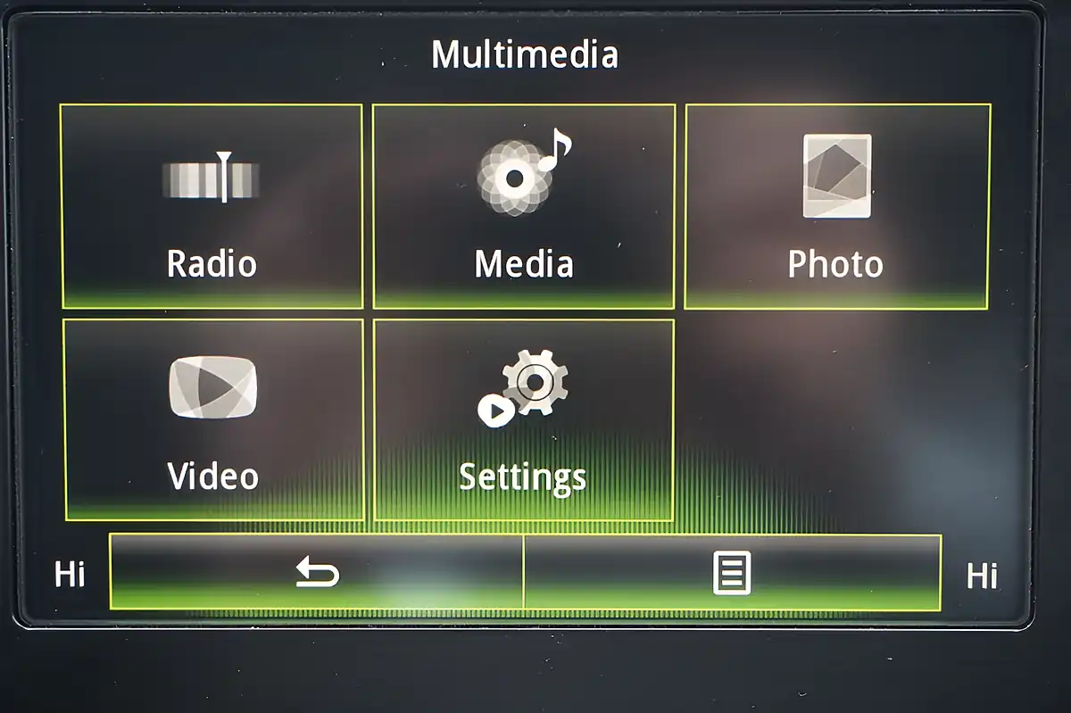 Used 2017 Renault Megane Dynamique Nav Silver - Interior and Exterior details 15