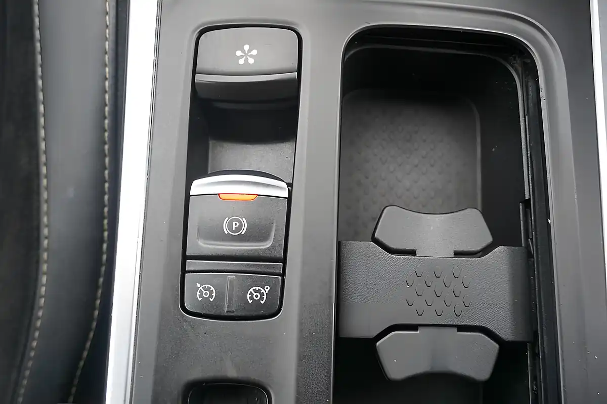 Used 2017 Renault Megane Dynamique Nav Silver - Interior and Exterior details 18