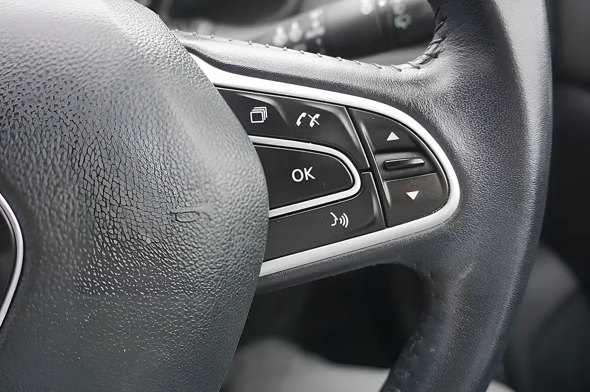 Used 2017 Renault Megane Dynamique Nav Silver - Interior and Exterior details 19