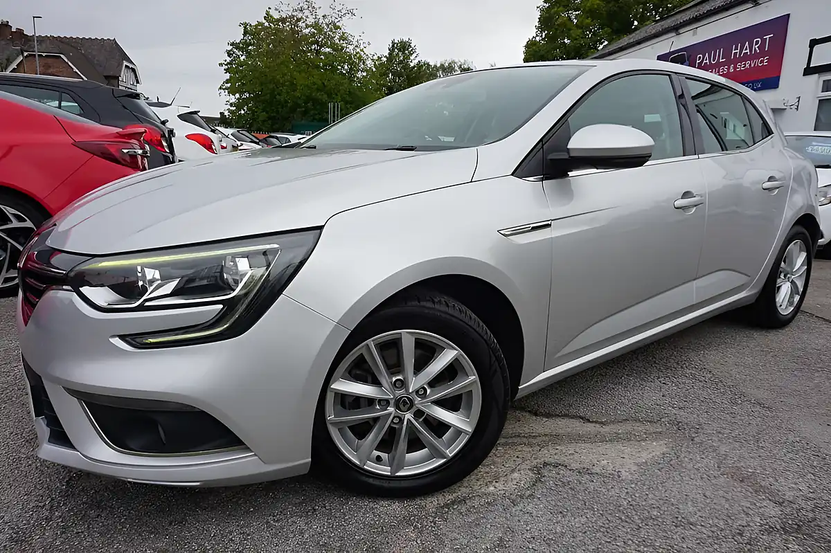 Used 2017 Renault Megane Dynamique Nav Silver - Interior and Exterior details 2
