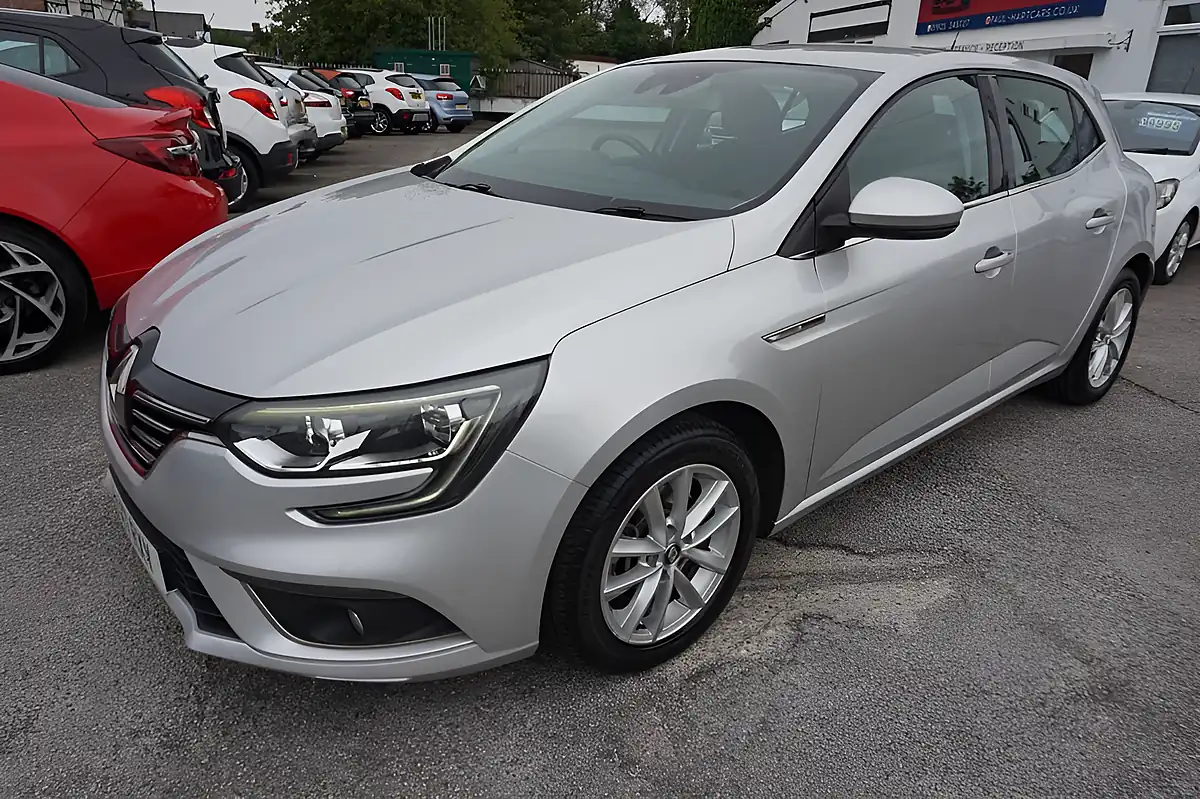 Used 2017 Renault Megane Dynamique Nav Silver - Interior and Exterior details 3