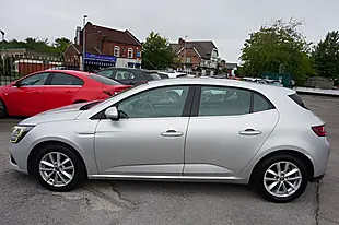 Used 2017 Renault Megane Dynamique Nav Silver - Interior and Exterior details 4