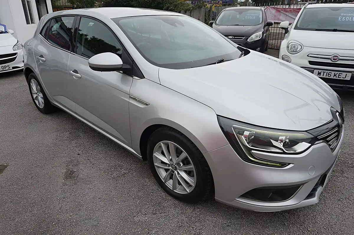 Used 2017 Renault Megane Dynamique Nav Silver - Interior and Exterior details 9