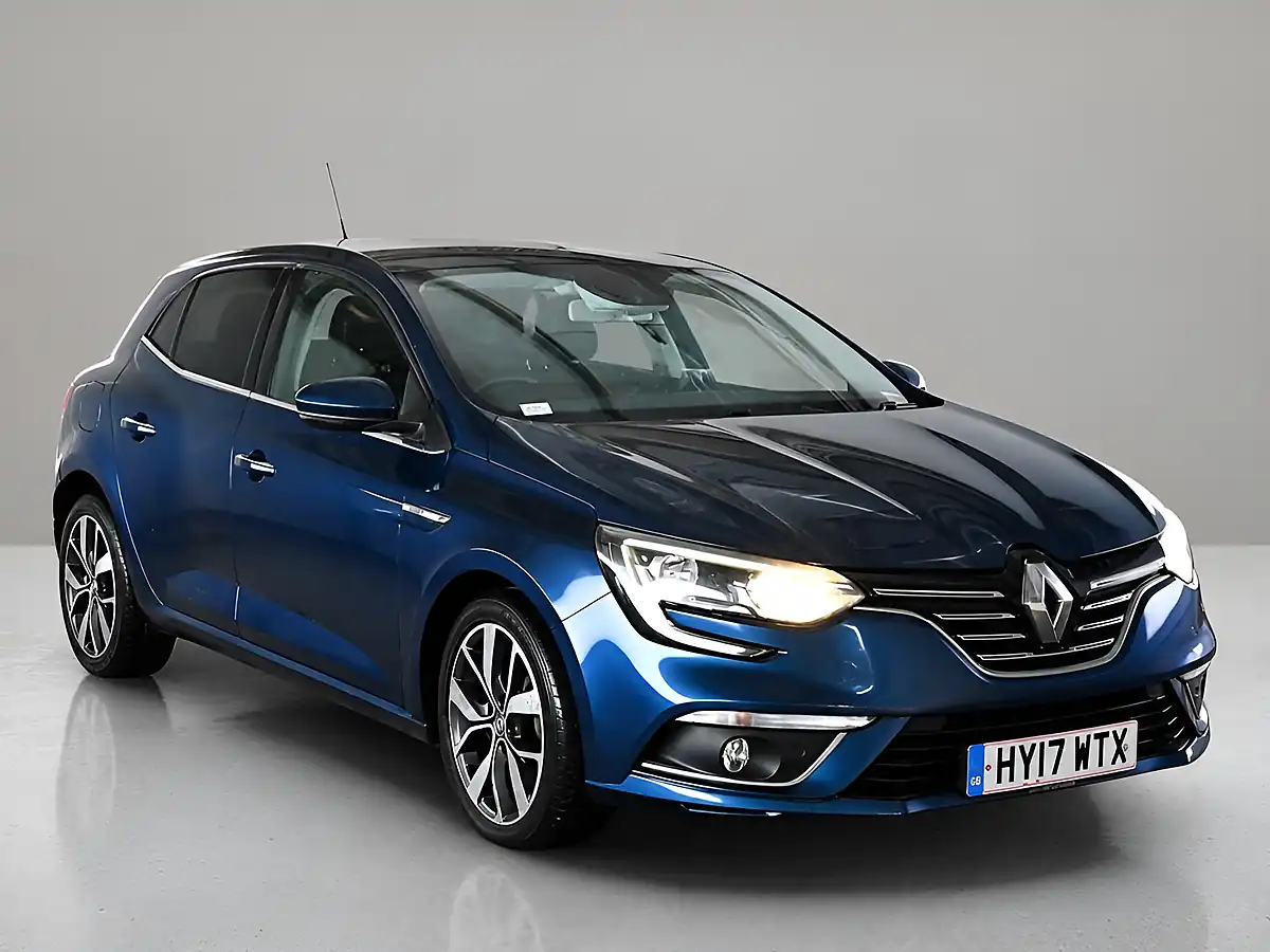 Used 2017 Renault Megane Dynamique S Blue - Front View