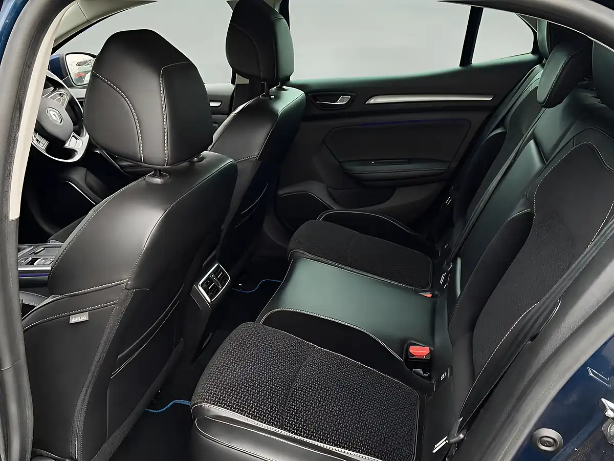 Used 2017 Renault Megane Dynamique S Blue - Interior and Exterior details 4