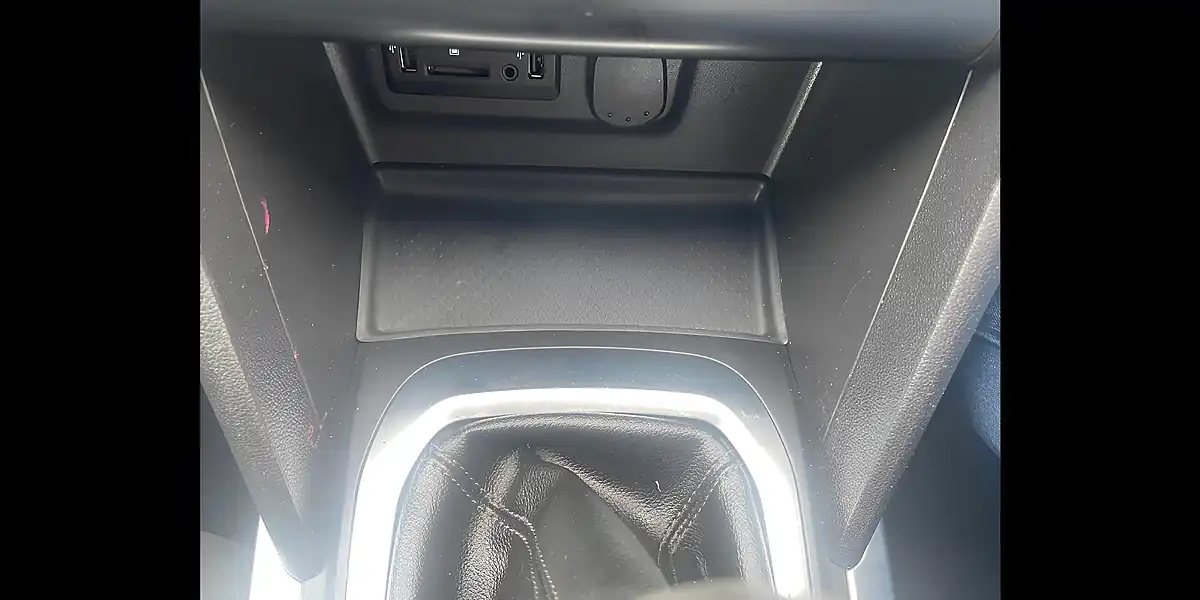 Used 2017 Renault Megane Dynamique S Nav Sport Tourer Grey - Interior and Exterior details 16