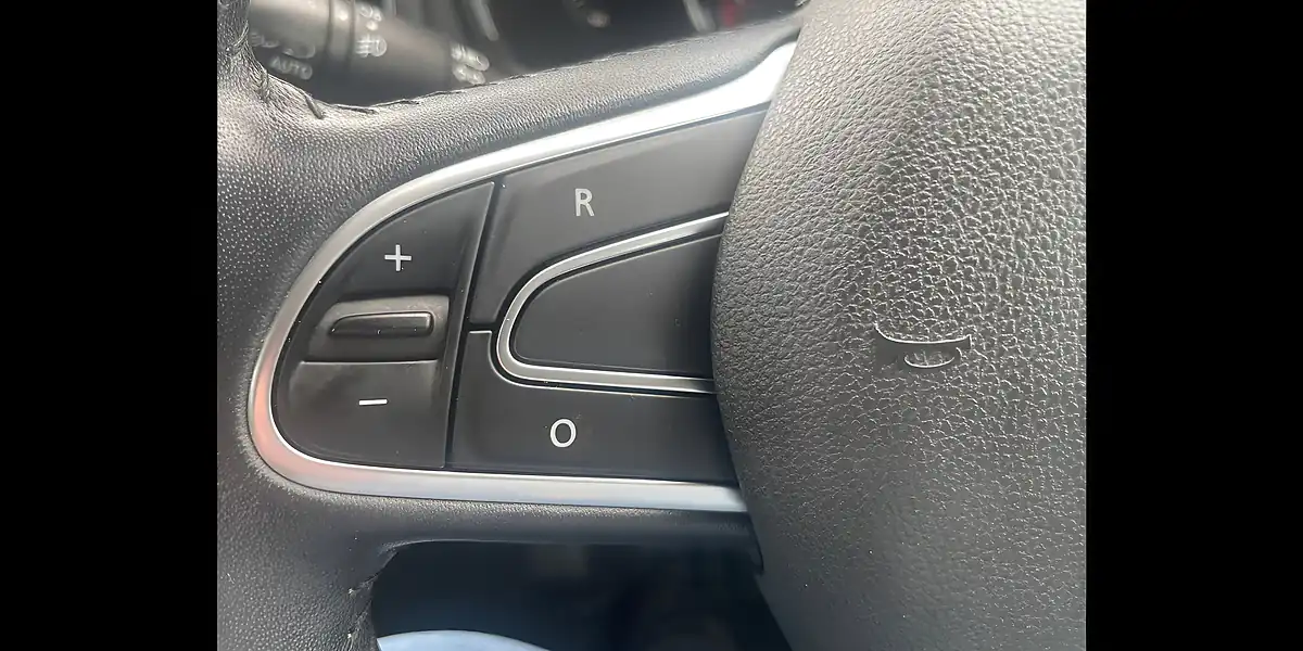 Used 2017 Renault Megane Dynamique S Nav Sport Tourer Grey - Interior and Exterior details 18