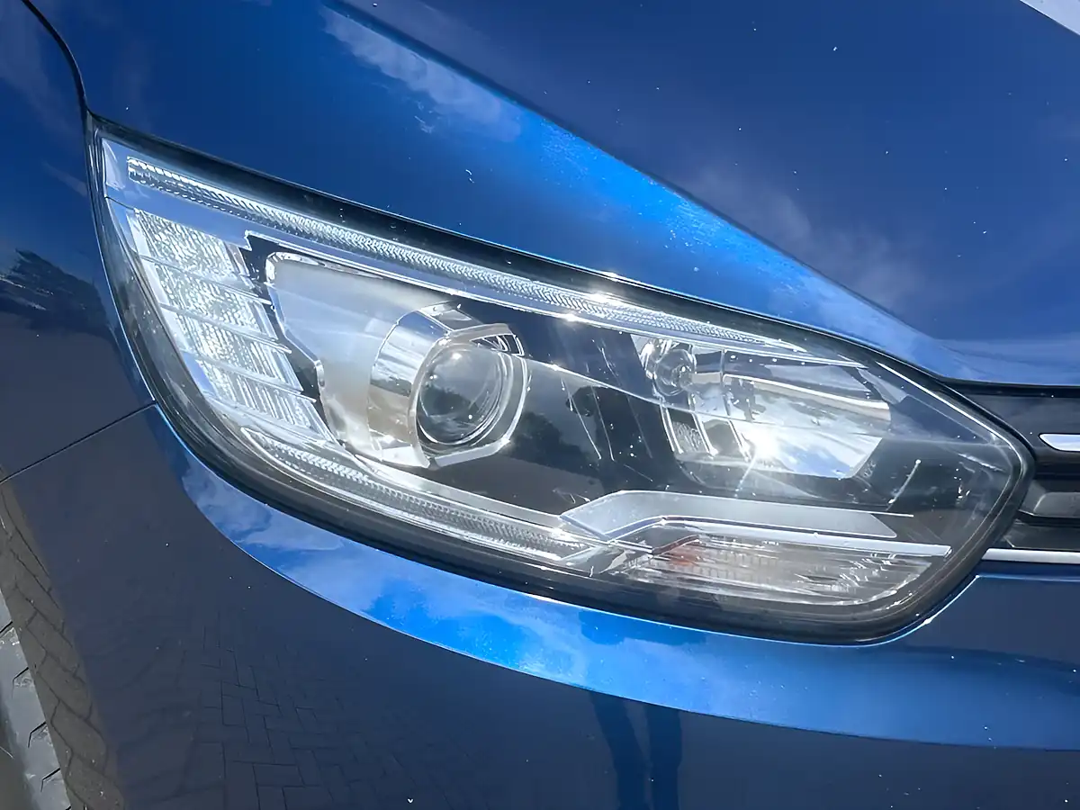 Used 2017 Renault Scenic Dynamique S Nav Blue - Interior and Exterior details 11