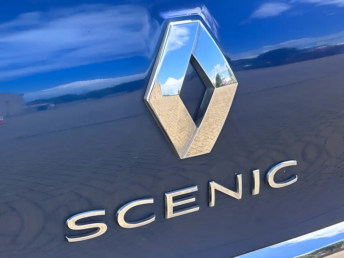 Used 2017 Renault Scenic Dynamique S Nav Blue - Interior and Exterior details 17