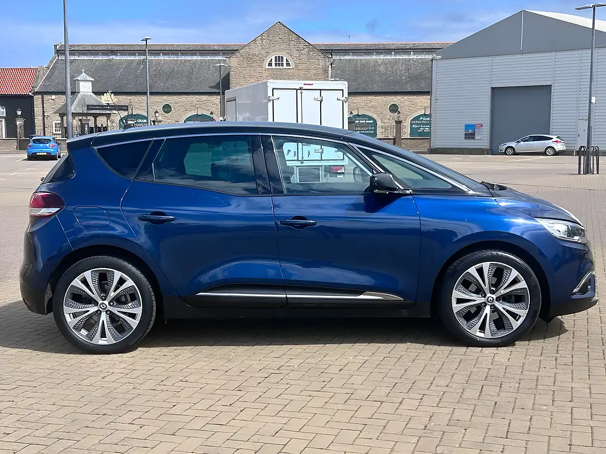 Used 2017 Renault Scenic Dynamique S Nav Blue - Interior and Exterior details 3