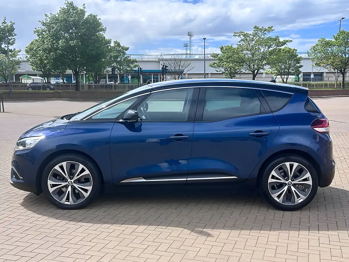 Used 2017 Renault Scenic Dynamique S Nav Blue - Interior and Exterior details 7