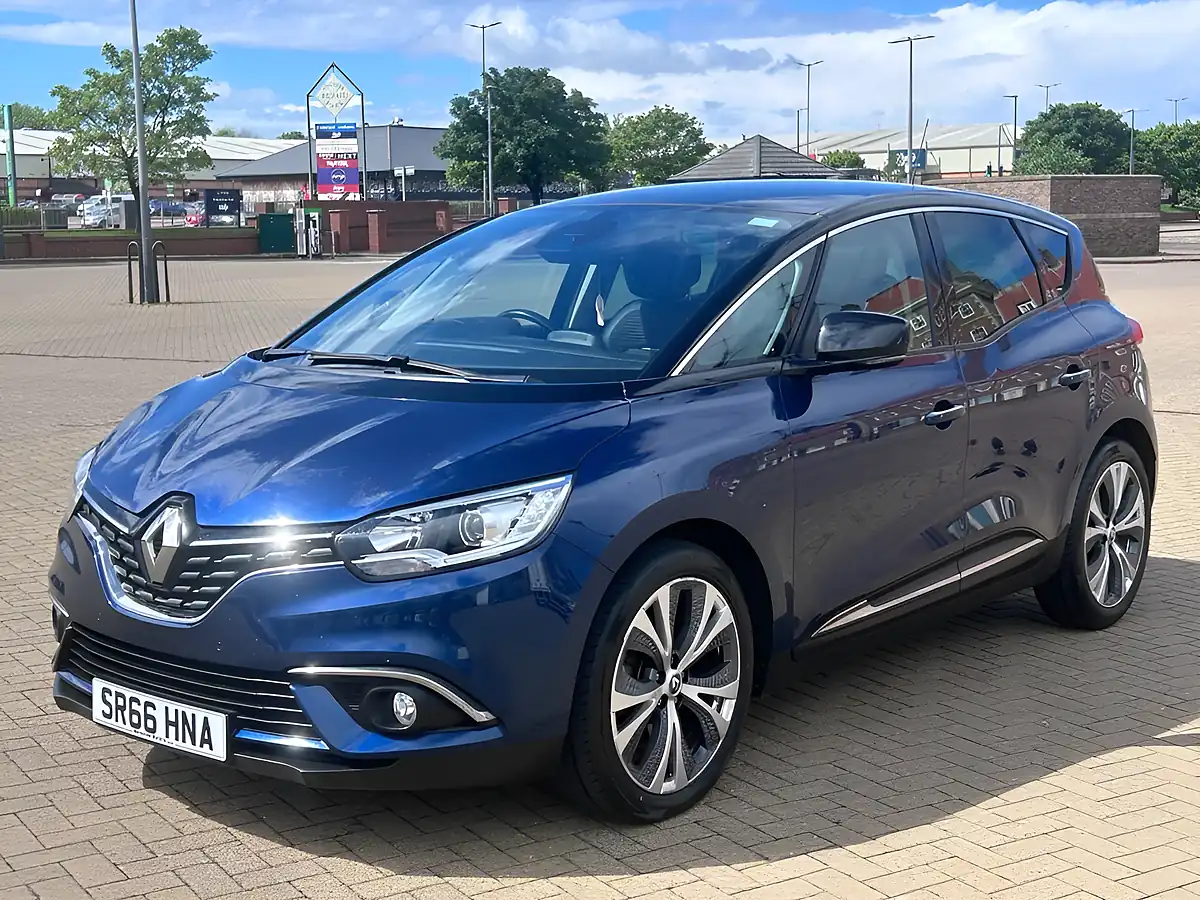 Used 2017 Renault Scenic Dynamique S Nav Blue - Interior and Exterior details 8
