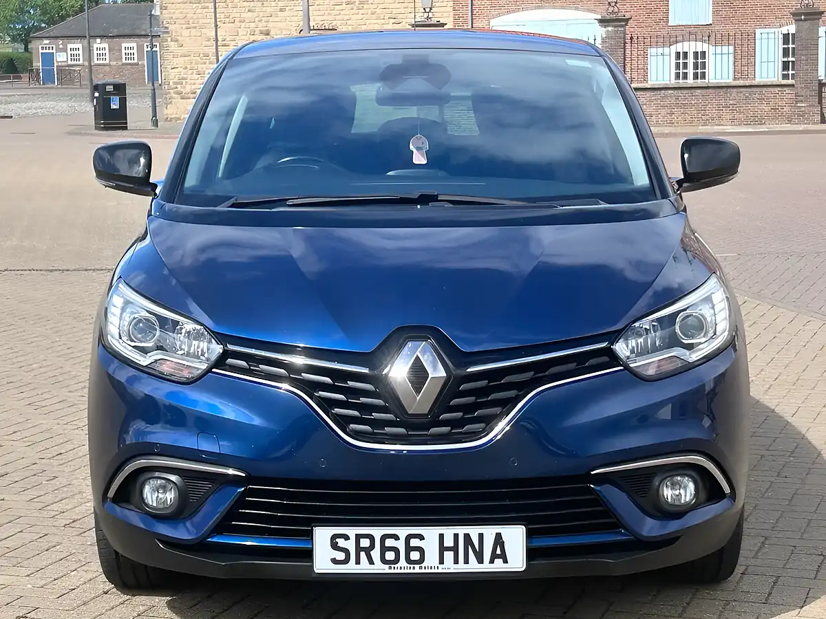Used 2017 Renault Scenic Dynamique S Nav Blue - Interior and Exterior details 9