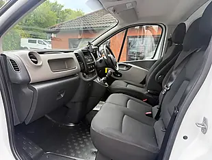 Used 2017 Renault Trafic 29 Business+ Lwb Standard Roof White - Interior and Exterior details 10