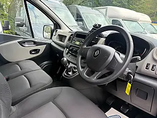 Used 2017 Renault Trafic 29 Business+ Lwb Standard Roof White - Interior and Exterior details 8
