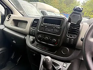 Used 2017 Renault Trafic 29 Business+ Lwb Standard Roof White - Interior and Exterior details 9