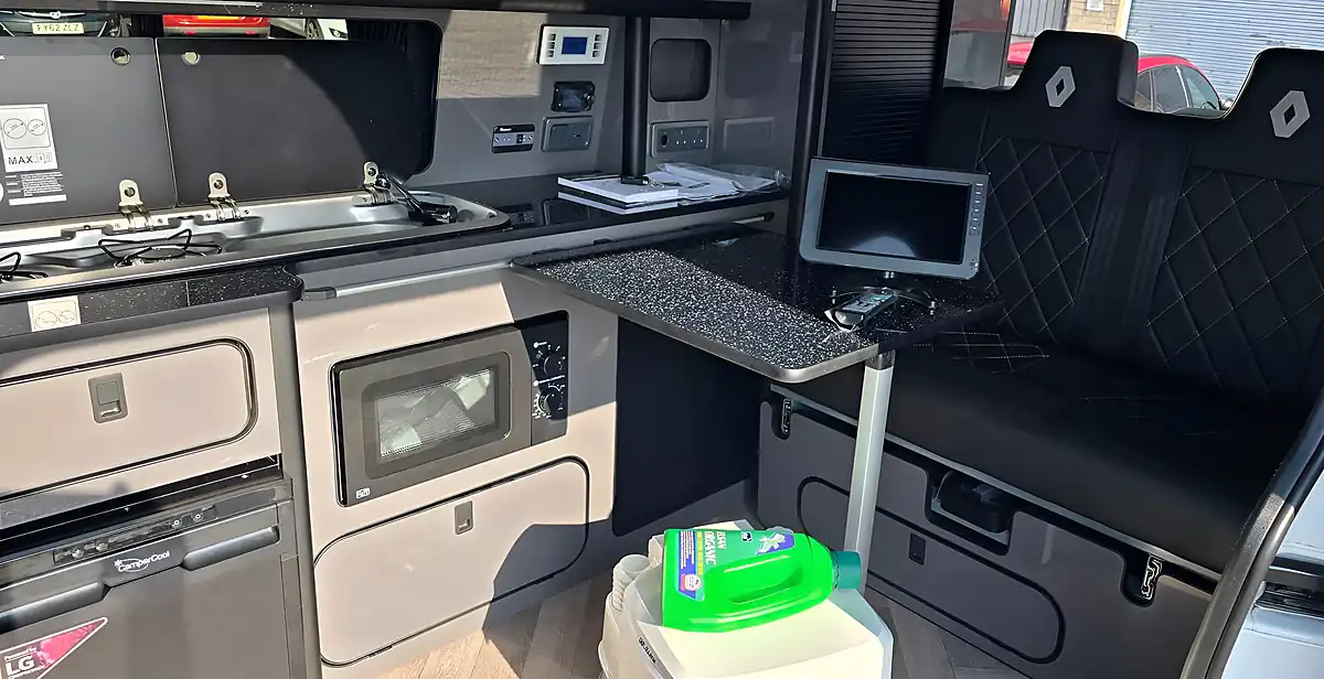 Used 2017 Renault Trafic Campervan White - Interior and Exterior details 8