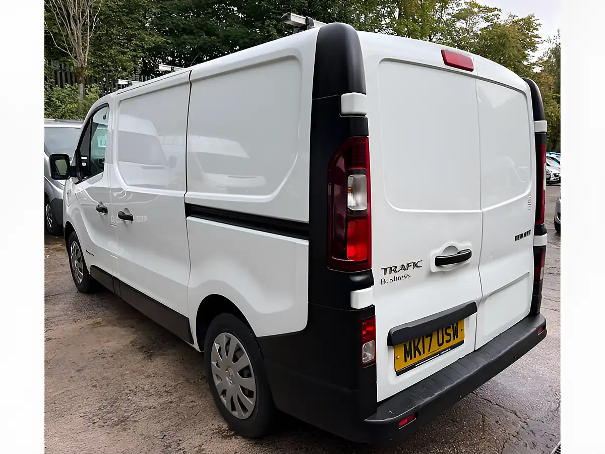 Used 2017 Renault Trafic Energy 27 Business White - Interior and Exterior details 10