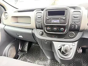 Used 2017 Renault Trafic Energy 27 Business White - Interior and Exterior details 16