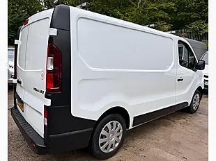Used 2017 Renault Trafic Energy 27 Business White - Interior and Exterior details 9