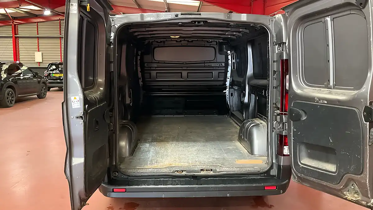 Used 2017 Renault Trafic Sport Nav Lwb Grey - Interior and Exterior details 10