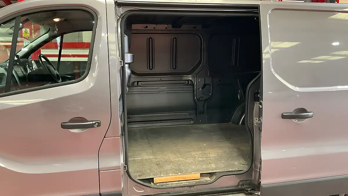Used 2017 Renault Trafic Sport Nav Lwb Grey - Interior and Exterior details 11