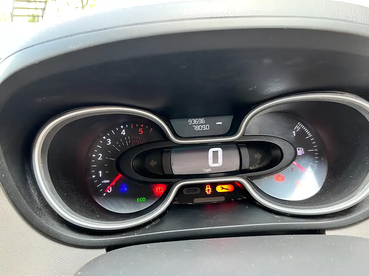Used 2017 Renault Trafic Sport Nav Silver - Interior and Exterior details 13