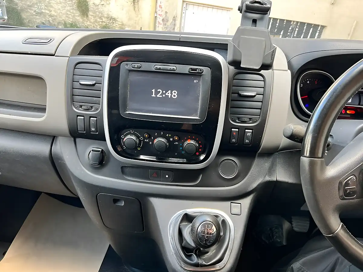 Used 2017 Renault Trafic Sport Nav Silver - Interior and Exterior details 14