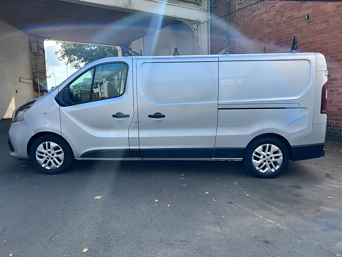 Used 2017 Renault Trafic Sport Nav Silver - Interior and Exterior details 6