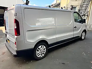 Used 2017 Renault Trafic Sport Nav Silver - Interior and Exterior details 7