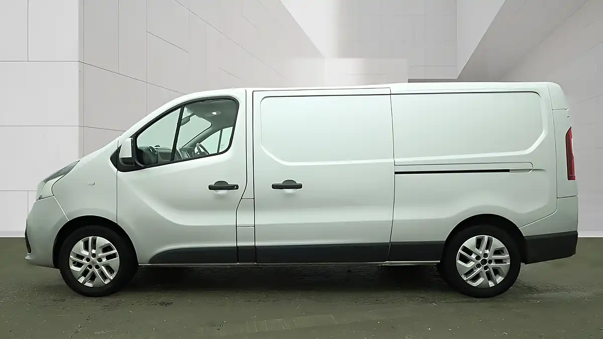 Used 2017 Renault Trafic Sport Nav Silver - Interior and Exterior details 8