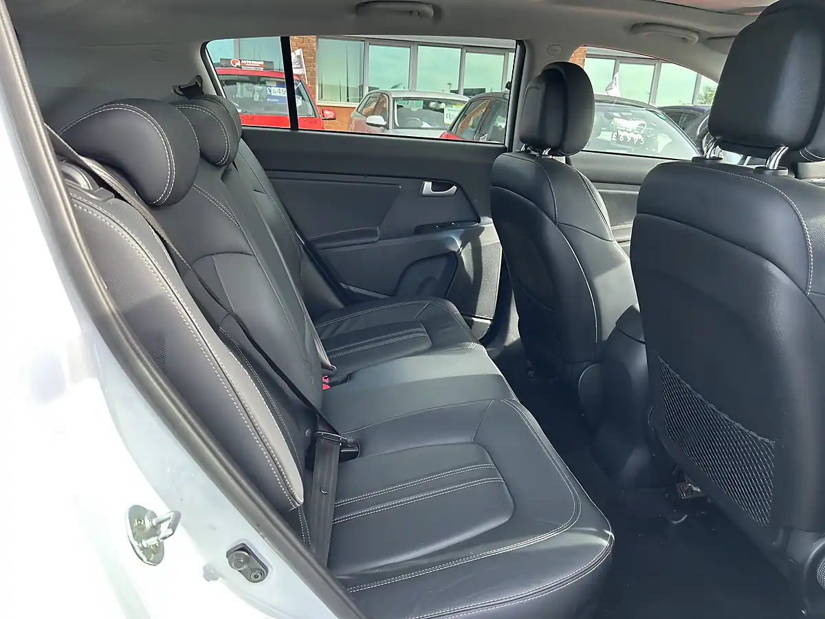 Used 2017 Renault Twingo Blue - Interior and Exterior details 10