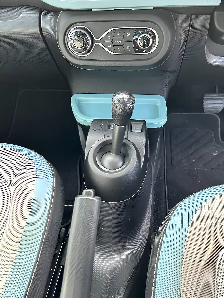Used 2017 Renault Twingo Blue - Interior and Exterior details 11