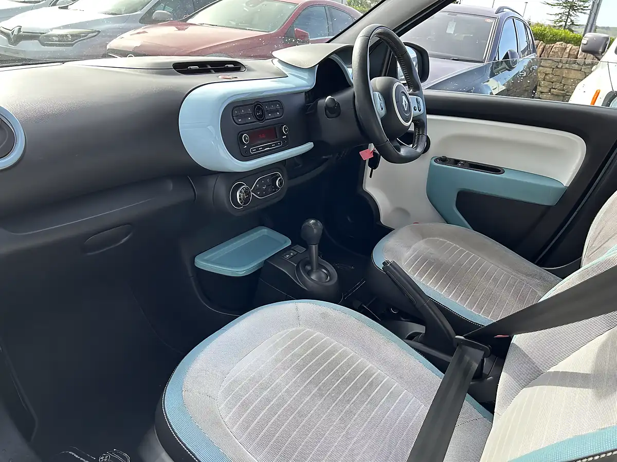 Used 2017 Renault Twingo Blue - Interior and Exterior details 12