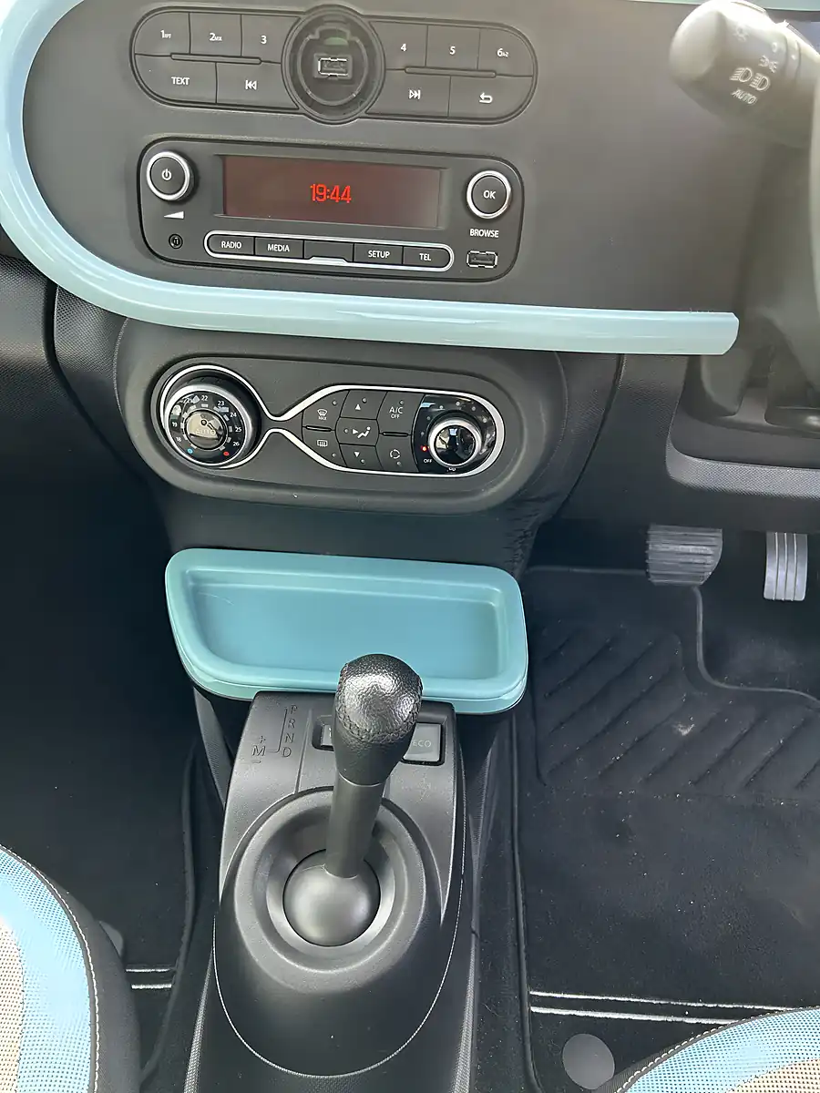Used 2017 Renault Twingo Blue - Interior and Exterior details 14
