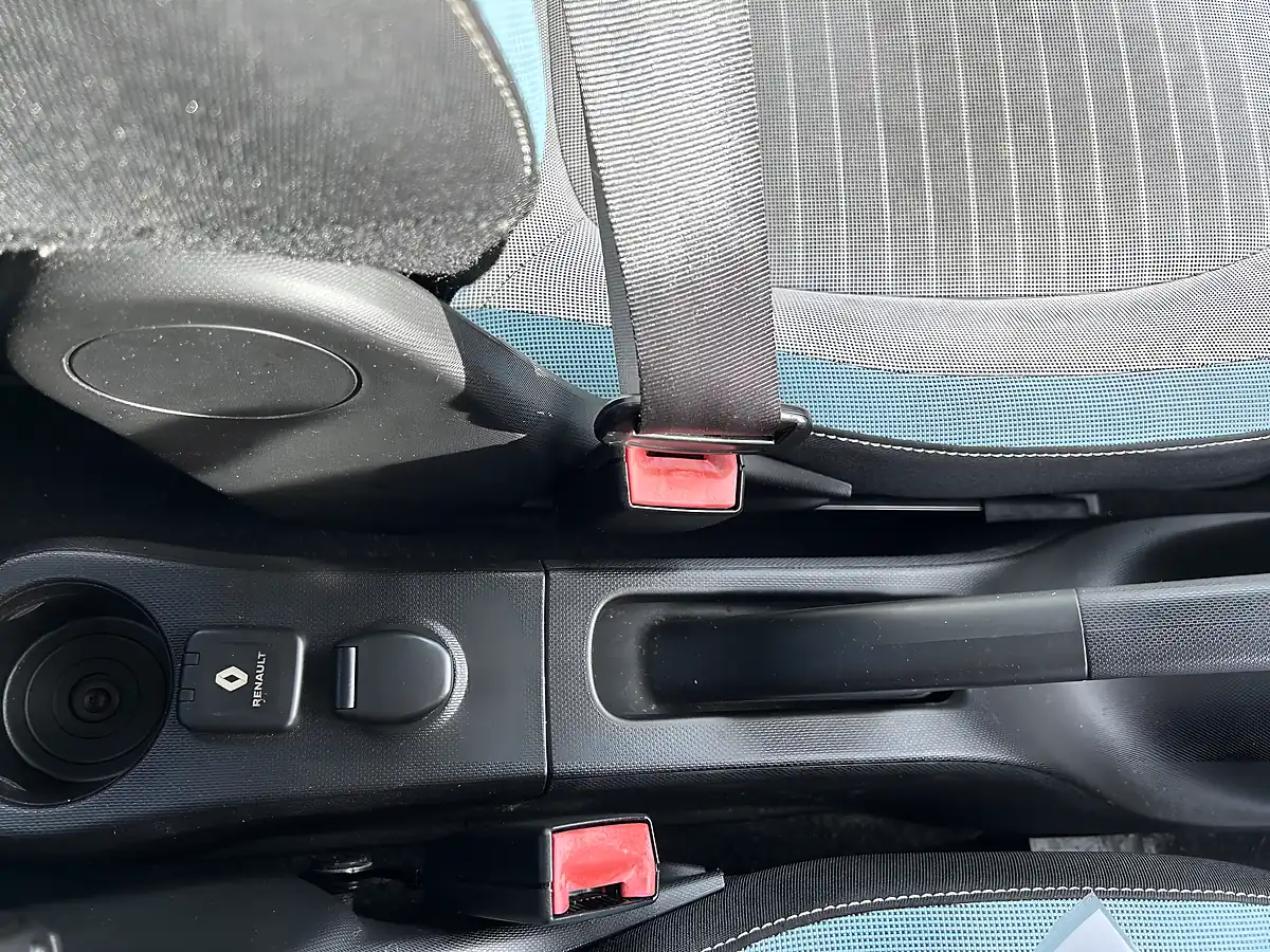 Used 2017 Renault Twingo Blue - Interior and Exterior details 16
