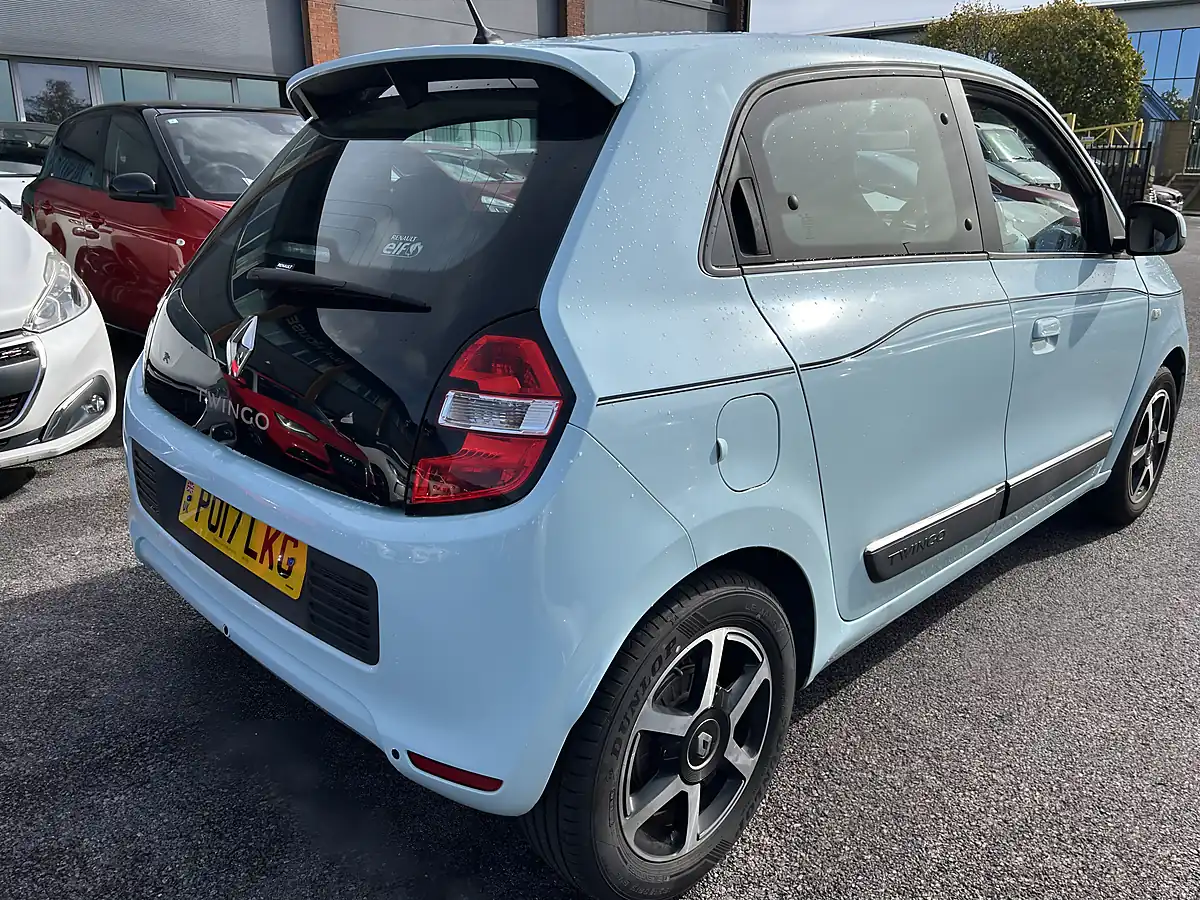 Used 2017 Renault Twingo Blue - Interior and Exterior details 5