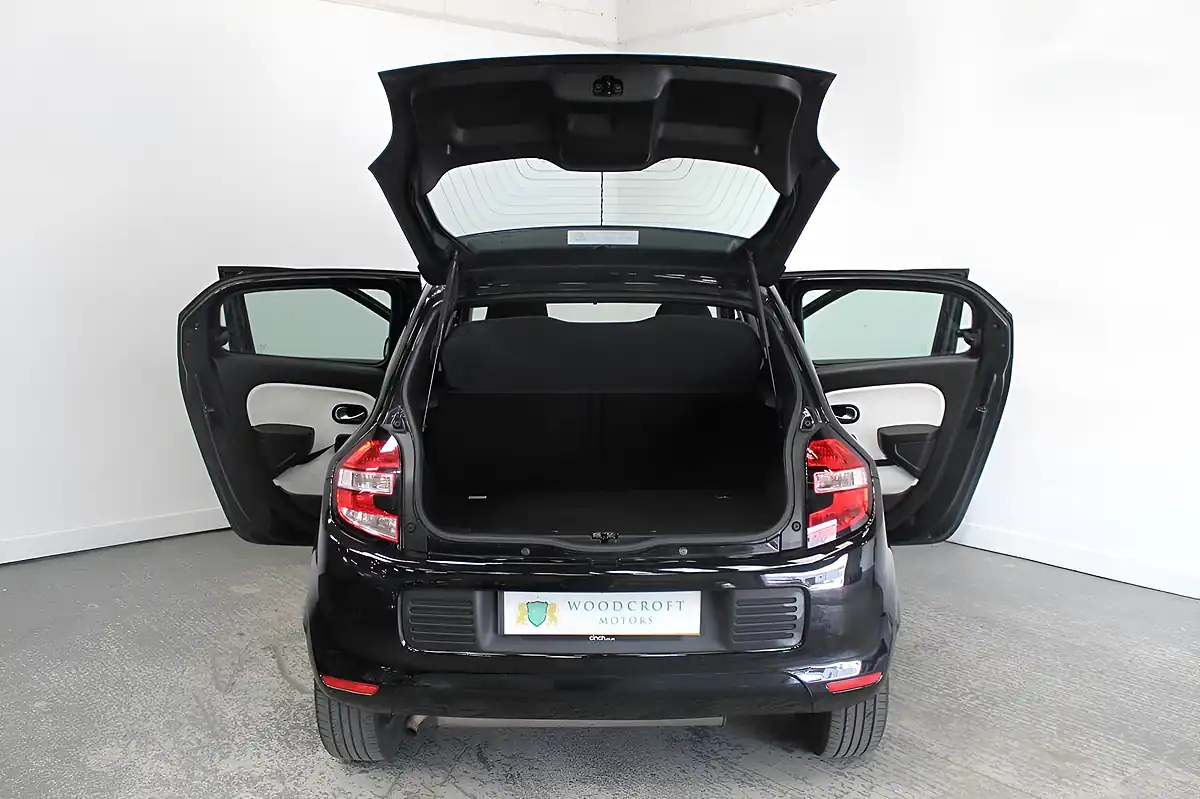 Used 2017 Renault Twingo Dynamique Black - Interior and Exterior details 11