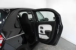 Used 2017 Renault Twingo Dynamique Black - Interior and Exterior details 12