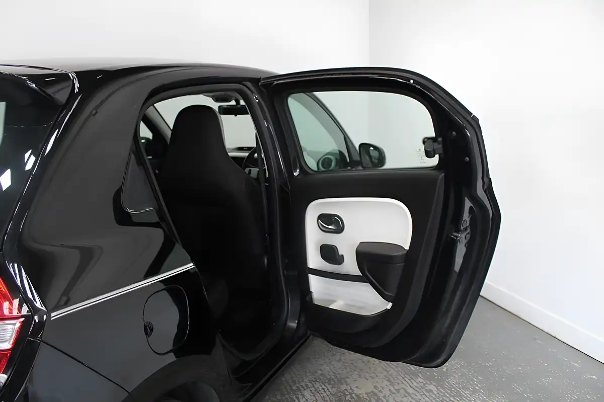 Used 2017 Renault Twingo Dynamique Black - Interior and Exterior details 12
