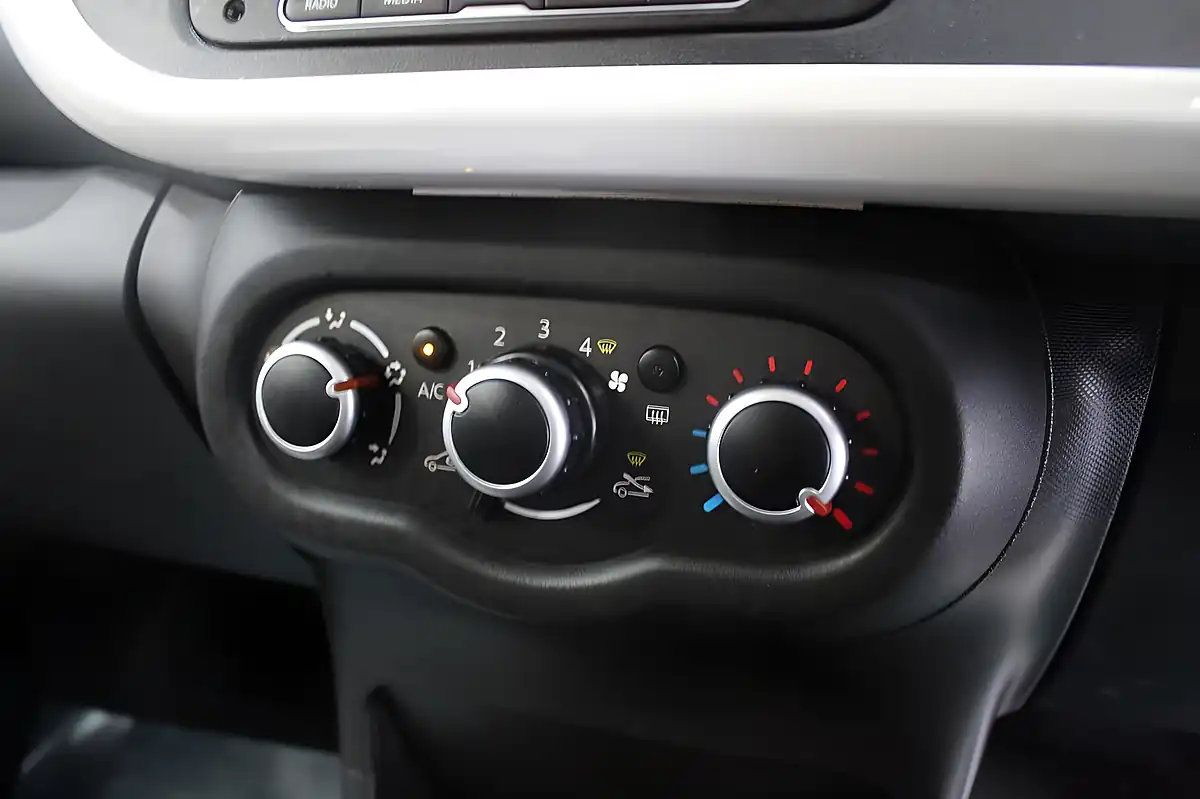 Used 2017 Renault Twingo Dynamique Black - Interior and Exterior details 15