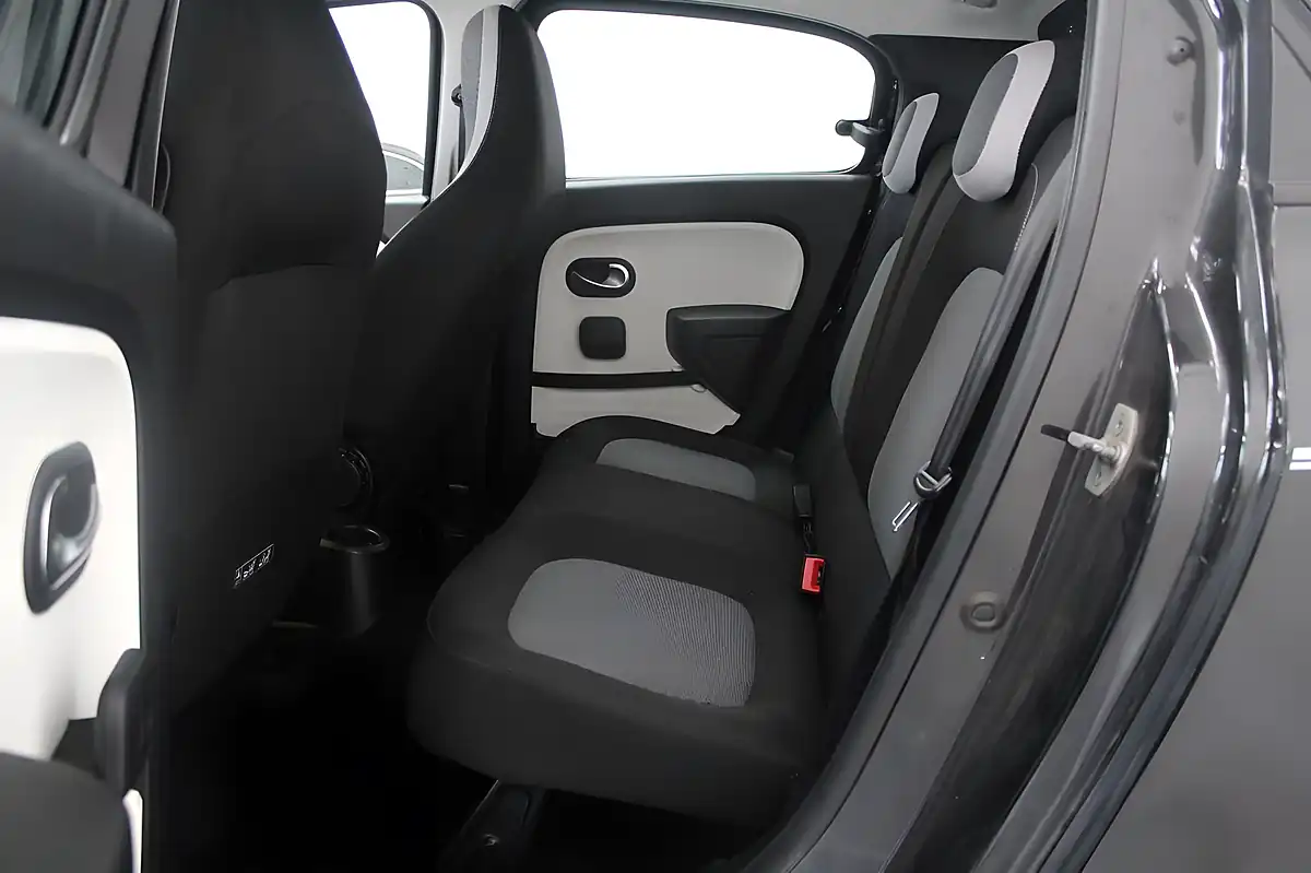 Used 2017 Renault Twingo Dynamique Black - Interior and Exterior details 18