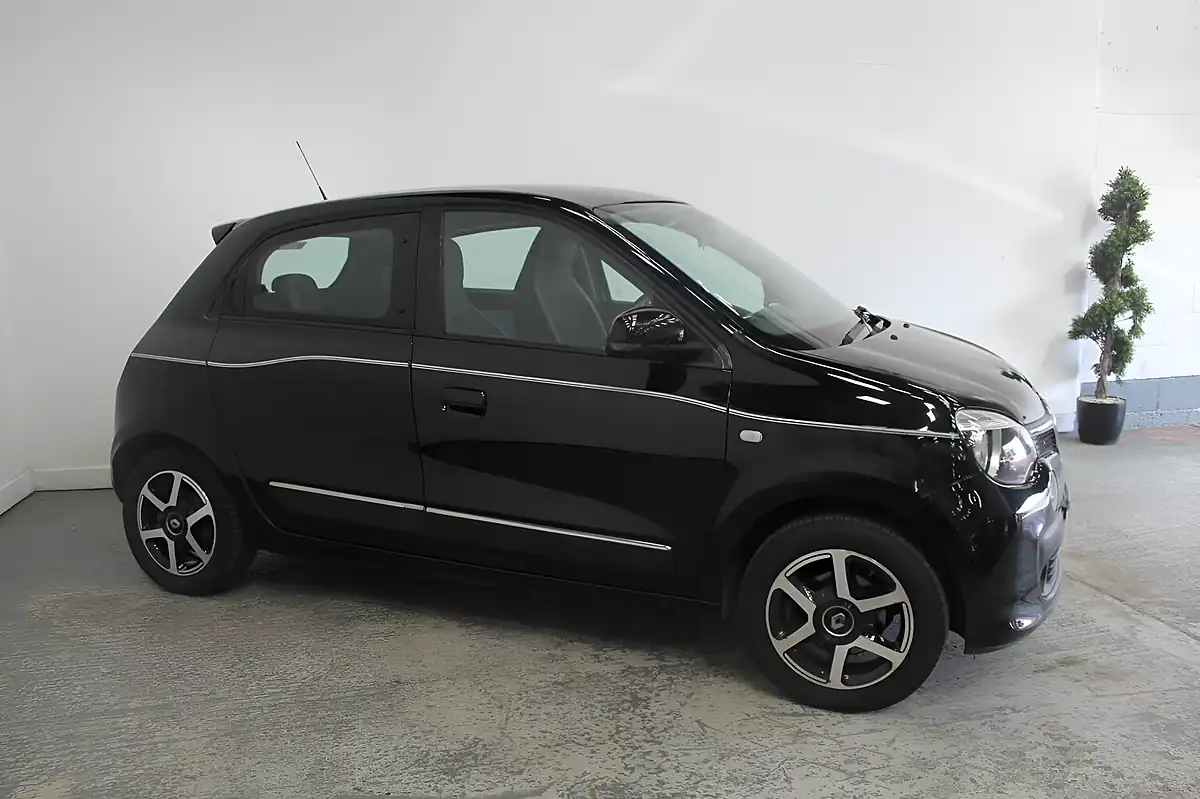 Used 2017 Renault Twingo Dynamique Black - Interior and Exterior details 3