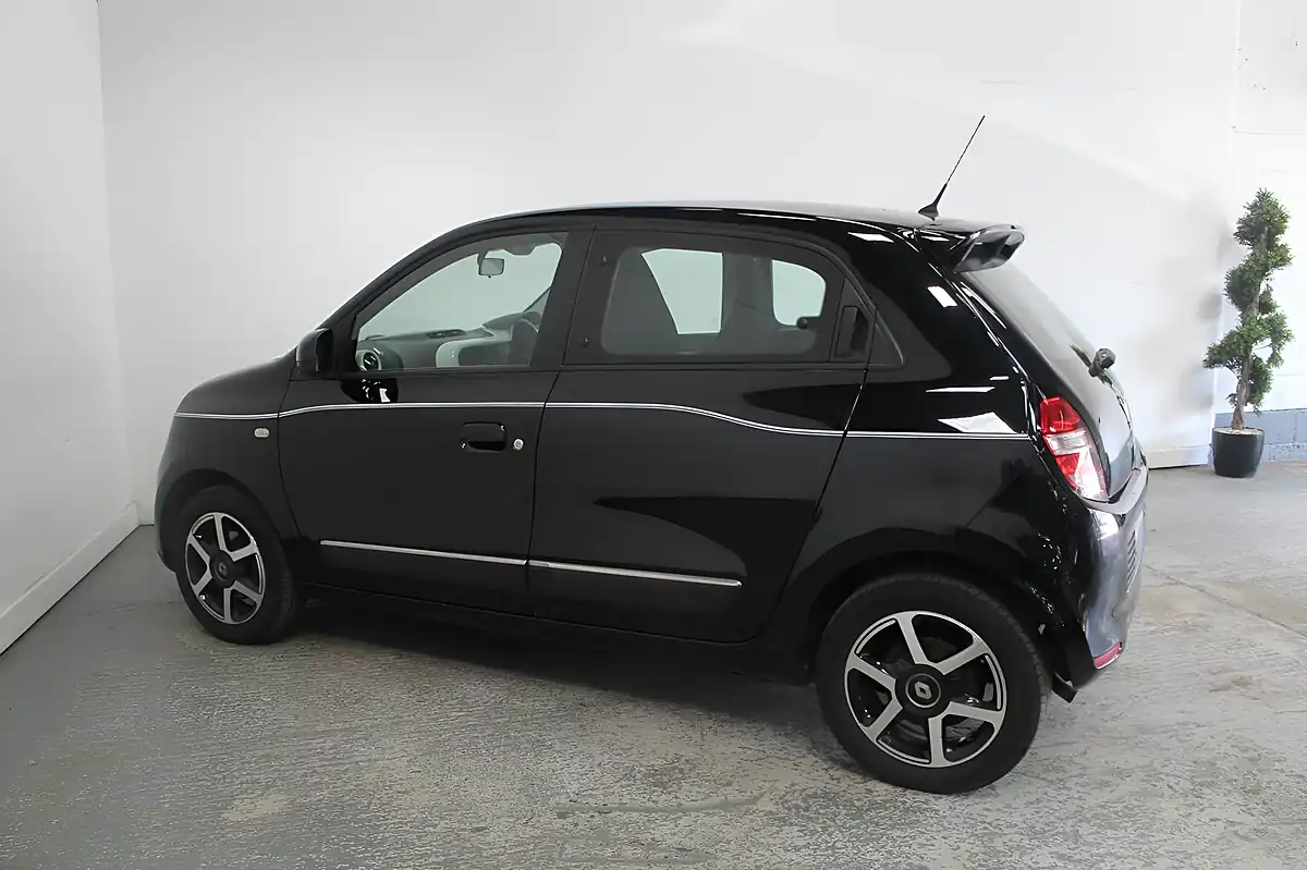 Used 2017 Renault Twingo Dynamique Black - Interior and Exterior details 7
