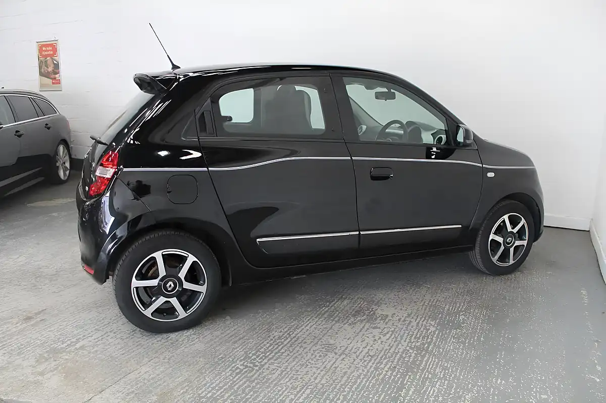 Used 2017 Renault Twingo Dynamique Black - Interior and Exterior details 8
