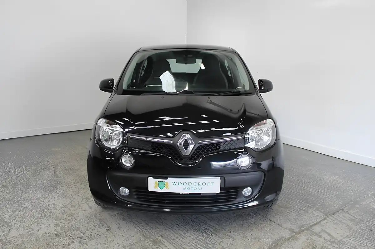 Used 2017 Renault Twingo Dynamique Black - Interior and Exterior details 9